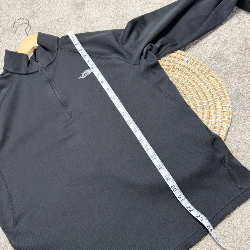 The North Face Men’s Winter Warm Essential Mock 1/4 Zip Shirt in Black M